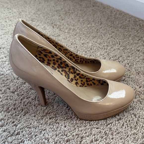Unlisted by Kenneth Cole Cream Patent Heels - Picture 2 of 2